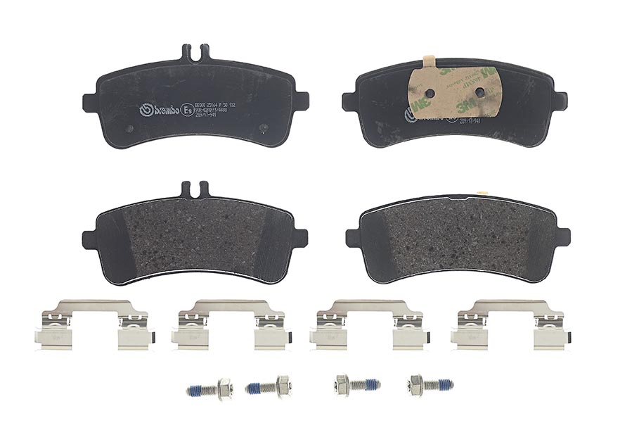 Колодки гальмівні дискові (комплект 4 шт) MB C-CLASS (W205) 4.0 2013.07- BREMBO (P50132) BREMBO фото 2